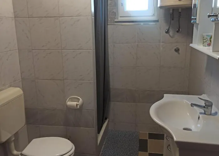 Mirjana Gostinjska kuća *